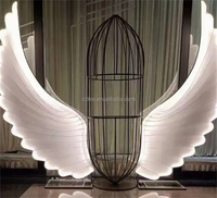 Lampe sur pied LED moderne de luxe en métal doré avec ailes d'ange et fleurs, design écologique, haute qualité, pour la décoration de toile de fond de mariage