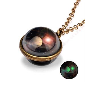 Vendita calda Moon Earth Planet Round Glowing In The Dark collana da <span class=keywords><strong>donna</strong></span> con ciondolo a sfera di vetro - Product Image 5
