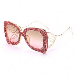 Lunettes de soleil carrées tendance de luxe pour femmes avec logo personnalisé, monture papillon et strass - Product Image 3