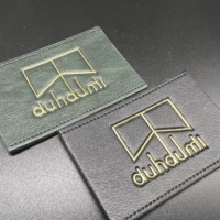 Étiquette en cuir personnalisée de haute qualité, écologique, avec estampage à chaud doré, en rouleau, patch carré découpé au laser pour vêtements et chapeaux