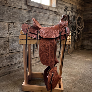 Selle de course anglaise sculptée à la main BS International en cuir avec arceau en bois durable et bride de cheval avec quincaillerie SUS304 - Product Image 1
