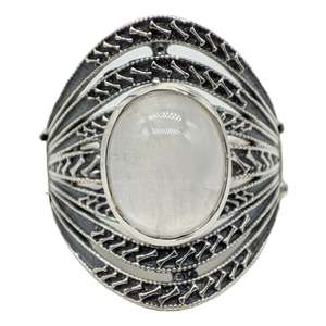 Anillo de Piedra Lunar Arcoíris de Alta Calidad en Plata de Ley 925, Ajustable, Hecho a Mano, Joyería Fina para Mujer con Cristal Pulido - Product Image 1