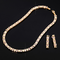 Parure de collier et boucles d'oreilles de luxe carrées, demi-zircon, demi-brillantes, accessoires de mode pour femmes, idéale pour banquets et fêtes d'anniversaire