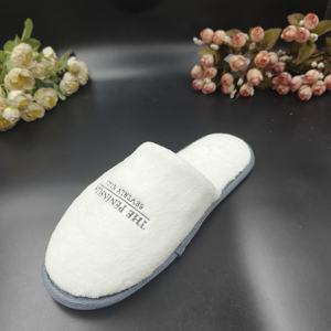 <span class=keywords><strong>Ciabatte</strong></span> personalizzate hotel per bambini in velluto bianco pantofole a punta chiusa <span class=keywords><strong>con</strong></span> cinghie elastiche - Product Image 4