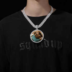Colgante con Foto de 68 mm de Alta Calidad Venta al por Mayor de Fábrica, Joyería de Recuerdo Personalizada Iced Out, Collar con Imagen de Diamantes de Zirconia Cúbica para Hombre y Mujer Estilo Hip Hop - Product Image 4