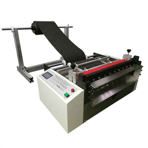 Machine de découpe et de refendage de tissus non tissés QK-1200 haute vitesse, de rouleau à feuille, pour l'habillement - Product Image 1