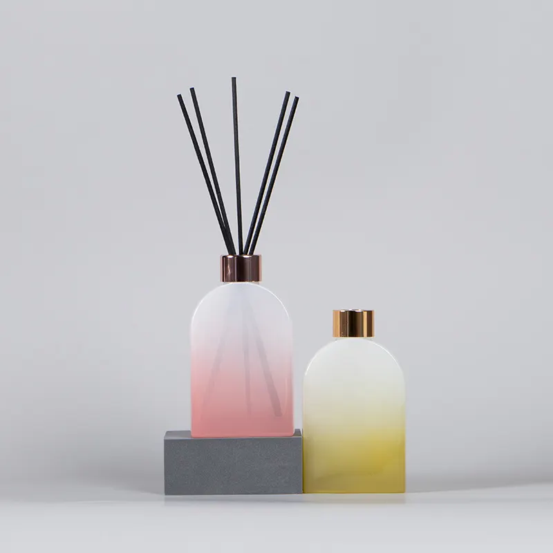 2023 new wholesale 150 ml gradient color flat shape aroma reed diffuser glass bottle with screw lid