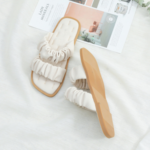 Nouvelles pantoufles décontractées d'été, design plissé tendance, chaussures plates de plage, semelles souples et durables, chaussures pour femmes - Product Image 2