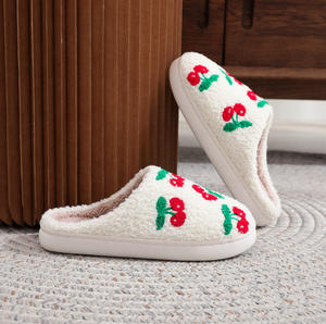 Chaussons d'intérieur chauds et doux pour femmes, motif cerise mignon, nouveau design, plats et moelleux, pour l'hiver - Product Image 4