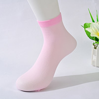 Chaussettes de sport jetables en gros en vrac pour KidsOutdoor Playground Chaussettes antidérapantes Chaussettes de cheville en nylon portables Chaussettes de sport