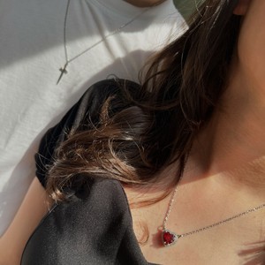 Regalo de San Valentín, Collar de Acero Inoxidable con Corazón de Cristal Rojo y Espadas para Hombre y Mujer, Juego de Collares a Juego para Parejas - Product Image 4
