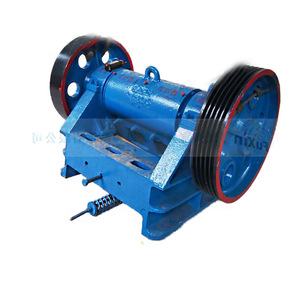 Trituradora de mandíbulas portátil con capacidad de 15t/h y motor azul para trituración de rocas - Product Image 4