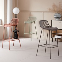 Chaises de bar modernes et simples en plastique avec structure métallique pour la maison, les cafés, les restaurants, les terrasses, les bars de loisirs, tabourets hauts