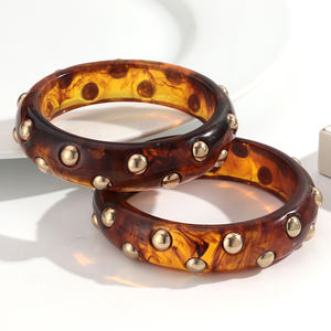 Bracelet tendance 2026, nouvelle arrivée, bracelet en <span class=keywords><strong>ambre</strong></span>, rivets dorés punk, rond, irrégulier, en résine, pour couples - Product Image 3