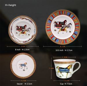 Offre Spéciale : Ensemble de 4 Assiettes de Table en Porcelaine Fine Écologique, Motif Chevaux de Guerre Nordiques Dorés - Product Image 4