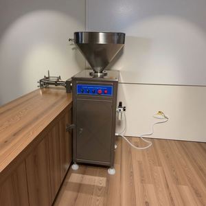 Machine automatique à haute efficacité <span class=keywords><strong>pour</strong></span> le remplissage et le ligaturage de saucisses <span class=keywords><strong>pour</strong></span> la production commerciale de saucisses - Product Image 2