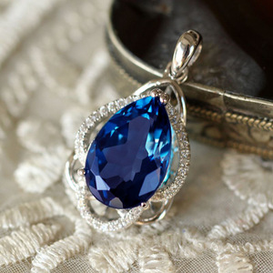 Collana con Ciondolo in Pietra Blu Reale per Donne, Gioiello Scintillante alla Moda per Uso Quotidiano, Idea Regalo - Product Image 3