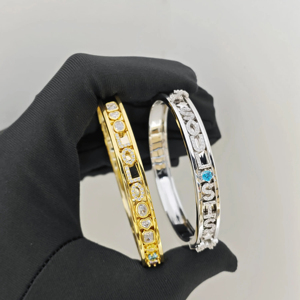 Pulsera Ajustable con Dijes Personalizados, Brazalete Deslizante con 12 Opciones de Letras en Inglés, Dijes de Corazón y Estrella con Piedra de Nacimiento para Mujer - Product Image 3
