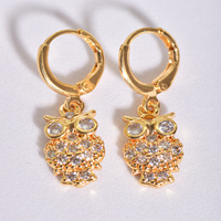 Pendientes Huggie Apilables de Mayoreo con Diseño de Búho, Mariposa y Estrella, Chapados en Oro, Impermeables, con Circonitas Multicolor, Joyería Diaria para Mujer