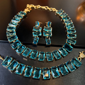 Set di <span class=keywords><strong>Gioielli</strong></span> ZHENXUN: Orecchini, Bracciale e Collana con Diamanti Quadrati Blu Effetto Cubo di Zucchero, Design Raffinato e Super Brillante - Product Image 2