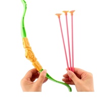 Les jouets d'alouette classiques fournissent un cadeau promotionnel d'arc et de flèche de jouet en plastique bon marché pour des enfants