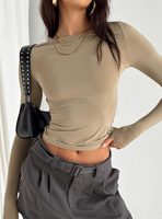 Vente en gros HG655 – Nouveau T-shirt sexy à col rond pour femme, coupe ajustée, respirant, à manches longues, avec logo personnalisé imprimé, détails perforés et boutons en diamant