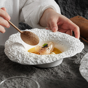 Piatto da Zuppa Moderno in Porcellana Bianca Irregolare, Ecologico, Concavo e Profondo, per Gastronomia Fine e Gastronomia Molecolare, Monouso - Product Image 1