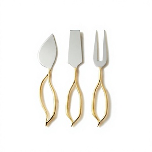 Ensemble de couteaux à fromage de luxe personnalisés en acier inoxydable 6 pièces avec manches en marbre et fourchette à beurre plaquée or pour servir le fromage - Product Image 3