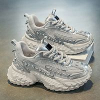 Chaussures de tennis OEM 2026, nouvelle collection, baskets décontractées antidérapantes à plateforme avec lumières, fermeture à lacets, légères et confortables pour la marche pieds nus