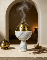 Brûleur de Bakhoor en marbre naturel sculpté à la main, support d'encens sur piédestal avec couvercle diffuseur en laiton, encensoir rétro Wabi-Sabi pour la maison et le Ramadan