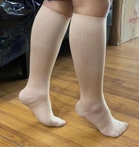 ถุงน่องบีบอัดแบบไร้ตะเข็บยืดหยุ่น 20-30 มม.ปรอท สำหรับการเดินทาง ลดราคาพิเศษ - Product Image 6