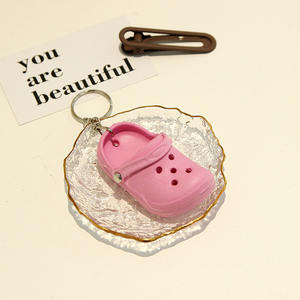 Llavero 3D Mini EVA Personalizado, Llavero Decorativo de Zapato de Playa, Sandalia de Espuma Plástica con Orificios, Llavero de Anime - Product Image 4