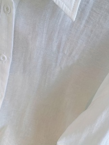 Conjunto de 2 Piezas para Mujer, Verano 2025, Camisa Holgada Informal a Rayas con Protección Solar y Pantalones Anchos de Cintura Alta con Estampado Sólido - Product Image 4
