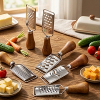 Roestvrijstalen kaasrasp Groentensnijder Natuurlijk houten handvat Draagbare zester voor citroen, gember, aardappel, chocolade, knoflook