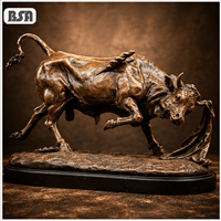 Sculpture de taureau de combat en bronze texturé antique BSA, statue de taureau de combat en métal moulée à la main pour bureaux, villas et halls d'hôtel