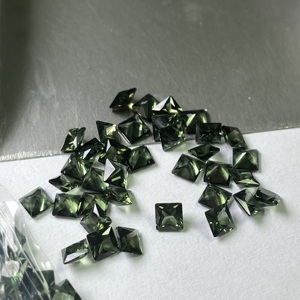Haute qualité, résistance aux hautes températures, coupe princesse 4x4mm # 152 pierres précieuses synthétiques en spinelle vert foncé - Product Image 6