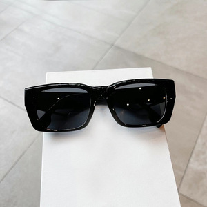 Lunettes de soleil carrées Qianai pour femmes, protection UV400, verres en PC, type 3, monture noire, couleur feuille de thé - Product Image 5