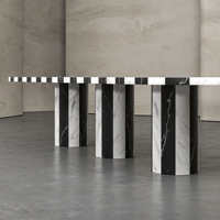 Table à manger ovale en marbre rayé DH avec incrustation, placage de pierre linéaire, base à trois colonnes cylindriques, mobilier de salle à manger design moderne