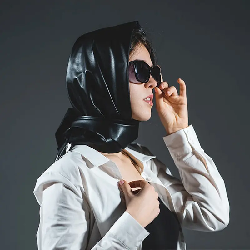 Hijab de cuero negro para mujer Unisex de moda Hip Hop impermeable Triangular pañuelo para la cabeza
