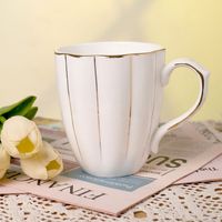 Tasse à café et à lait en porcelaine osseuse YueHe Element, résistante aux hautes températures, motif floral style pastoral, avec anse, pour usage professionnel et bureautique