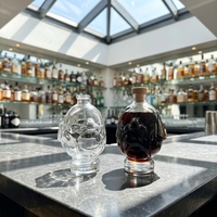 Bouteille à liqueur en verre cristal de 950 ml à grande capacité, motif visage en relief, personnalisable avec logo, idéale pour le stockage du whisky et du vin de fruits – Meilleure vente