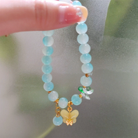 Bracelet Chaîne et Maillons Papillon Ombré Dégradé avec Perles de Jade Dorées Fait Main Tendance pour Filles et Femmes – Cadeau Idéal