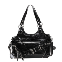 Sac à main grande capacité pour femme en cuir PU, style rétro, avec fermeture éclair unique et rivets, imperméable, léger et respirant, idéal pour l'été et les motardes.
