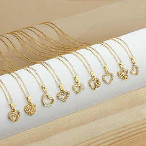 Collares con Colgante de Corazón de Acero Inoxidable con Baño de Oro PVD de 18K para Mujer |   Cadena de Joyería con Dijes de Circonia Cúbica | Impermeable e Hipoalergénico - Product Image 1