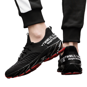 Chaussures de course rétro sportives pour hommes, confortables, avec doublure en maille, rehaussantes, souples, baskets de mode à lacets en PU et MD - Product Image 4