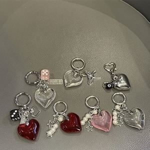 Porte-clés mousqueton en métal écologique avec grand cœur rouge perlé, design de niche, pendentif haut de gamme pour voiture et sac, accessoires tendance - Product Image 1