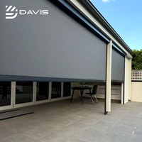 Stores roulants électriques motorisés à glissière coupe-vent pour l'extérieur, stores de patio à écran enroulable imperméables pour la protection contre le soleil et le vent