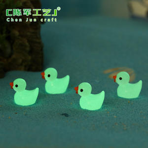 Chunjun musgo micro-paisaje que brilla en la oscuridad pato amarillo muñeca colgante accesorios decorativos artesanías de resina pequeña o - Product Image 2