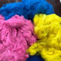 Fibre discontinue de polyester recyclé ignifuge de haute qualité, fabriquée en Chine, teinte en masse, pour le filage et le non-tissé