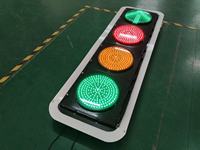 Nouveau design exclusif pour feux de circulation à LED à quatre voies avec quatre options de contenu d'affichage, en matériau ABS PC, 100 000 heures de circulation